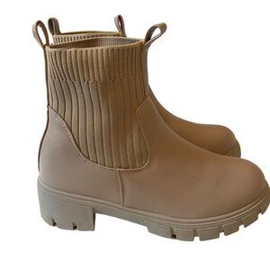 Wanted “Lightening” Beautiful Beige Heeled Ankle Boots in Ladies Sz. 8M